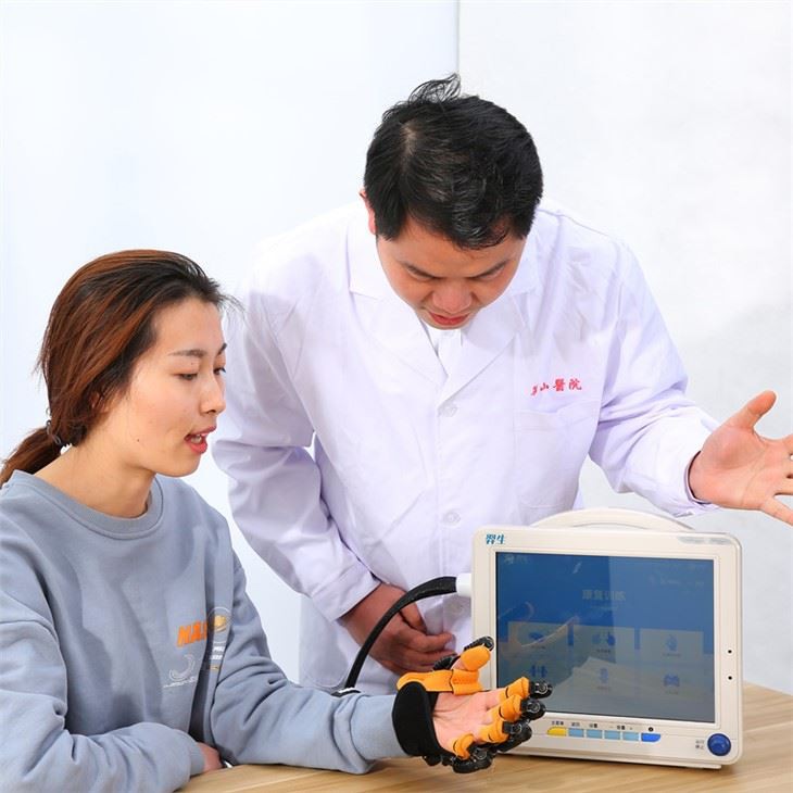 Luva inteligente de fisioterapia para pacientes com AVC