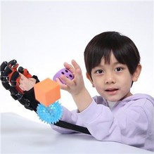 Luvas de robô de reabilitação para crianças com paralisia cerebral